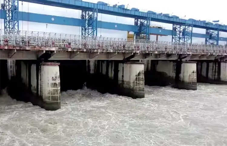 उत्तराखंड में बारिश से अलर्ट मोड में प्रशासन, टिहरी से हरिद्वार तक गंगा पर नजर