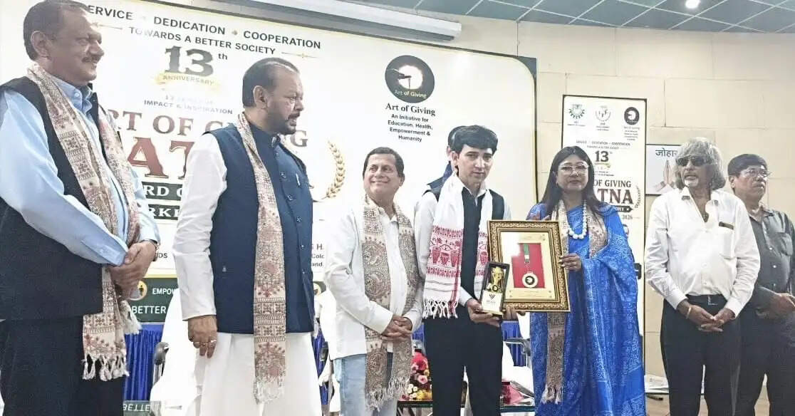 सिरमौर के डॉ. चमन ठाकुर आर्ट ऑफ गिविंग रत्न अवार्ड से सम्मानित