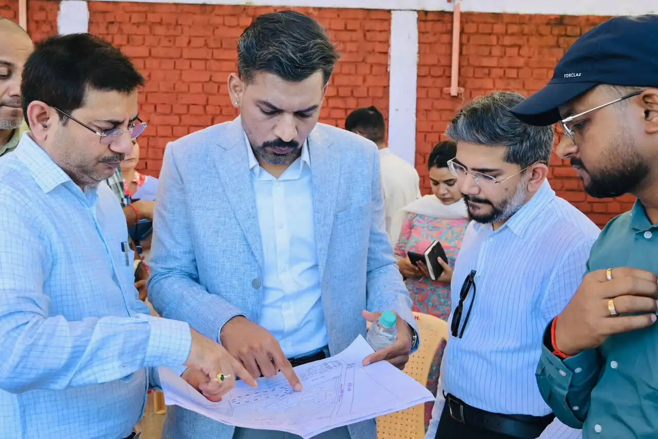 देहरादून में स्वतंत्रता दिवस समारोह की तैयारियों का डीएम-एसएसपी ने लिया जायजा