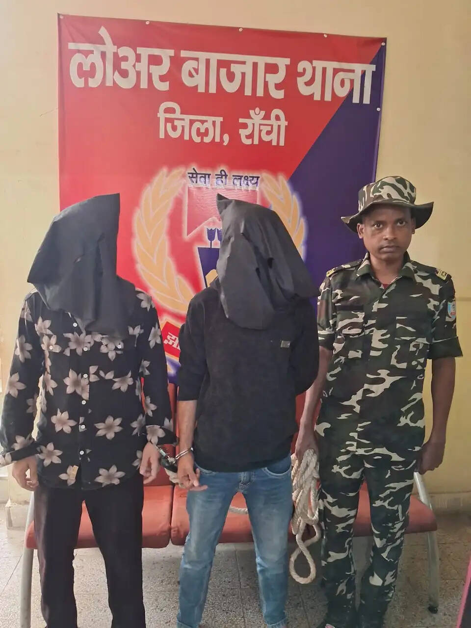चाकू का भय दिखाकर छिनतई करने वाले दो आरोपित गिरफ्तार, मोबाइल और चाकू बरामद