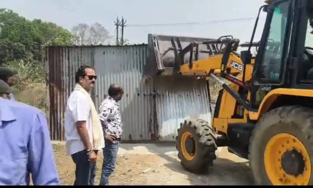 कोरबा निगम द्वारा अतिक्रमण हटाने की कार्रवाई जारी