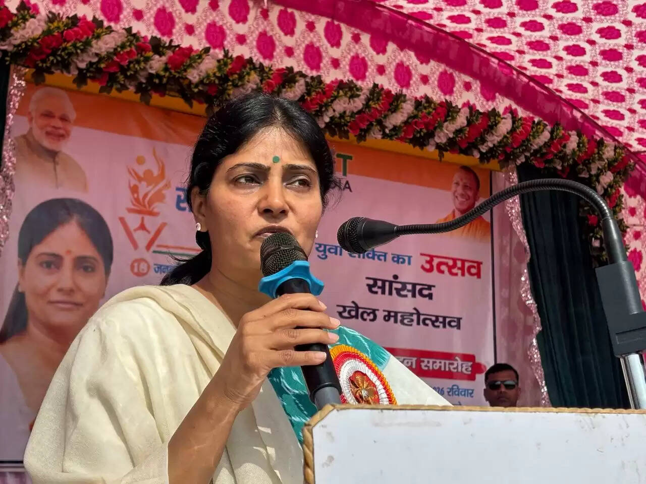 विद्यार्थियों के समग्र व्यक्तित्व के विकास में अहम भूमिका निभाते हैं खेल : अनुप्रिया पटेल