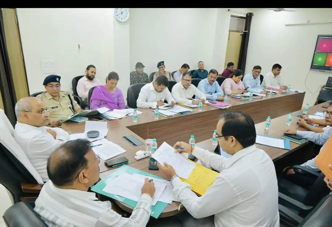 भूमि धोखाधड़ी के 56 मामलों की समीक्षा, 12 का निस्तारण और आठ में एफआईआर के निर्देश