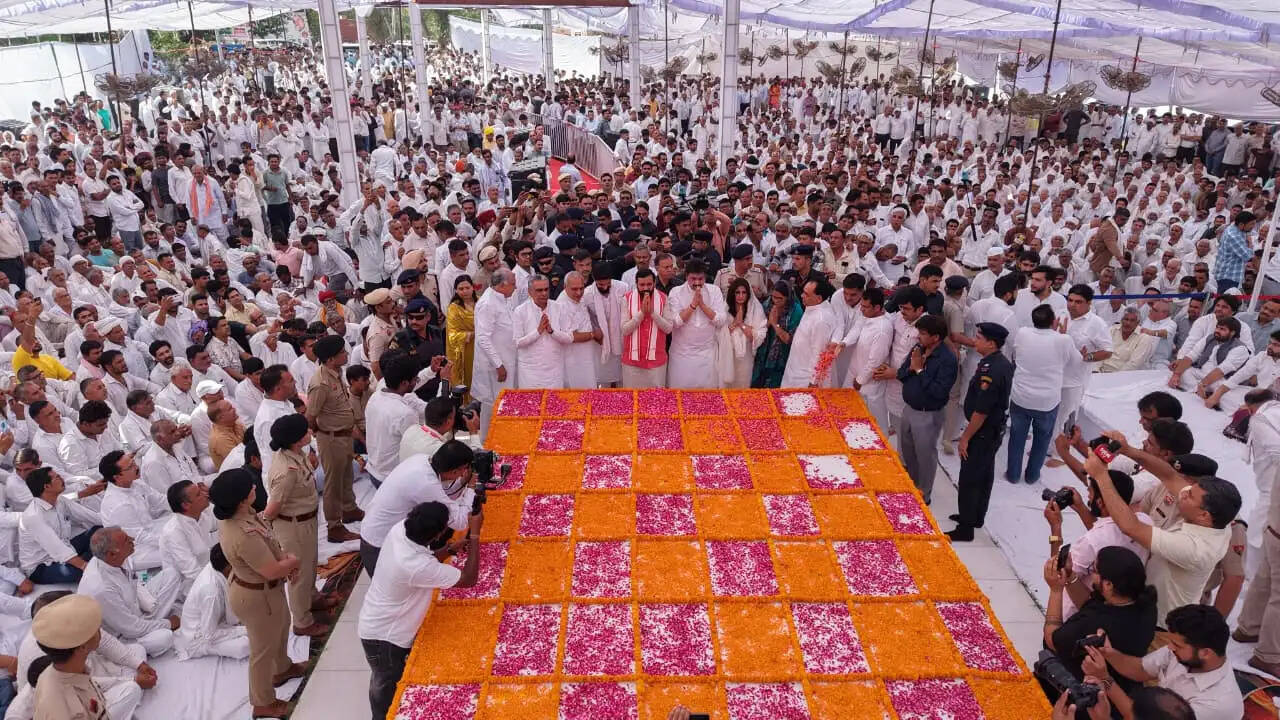 हिसार : पूर्व मुख्यमंत्री चौ.भजनलाल की पुण्यतिथि पर हजारों ने अर्पित की श्रद्धांजलि