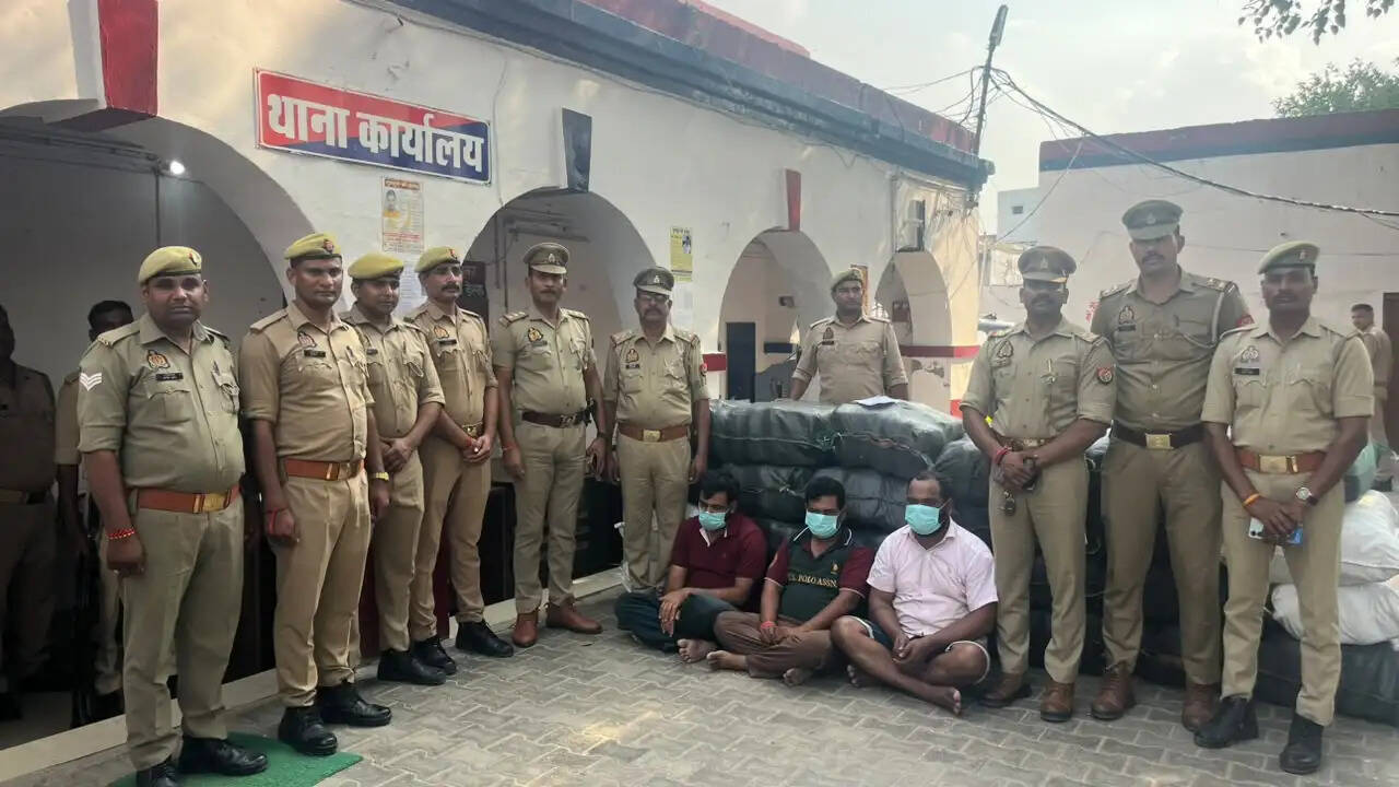पुलिस ने पकड़ा साढ़े तीन करोड़ का गांजा, तीन तस्कर गिरफ्तार