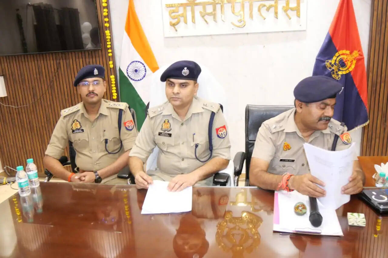 झांसी : युवती के आत्महत्या प्रकरण में दो बाल अपचारी गिरफ्तार