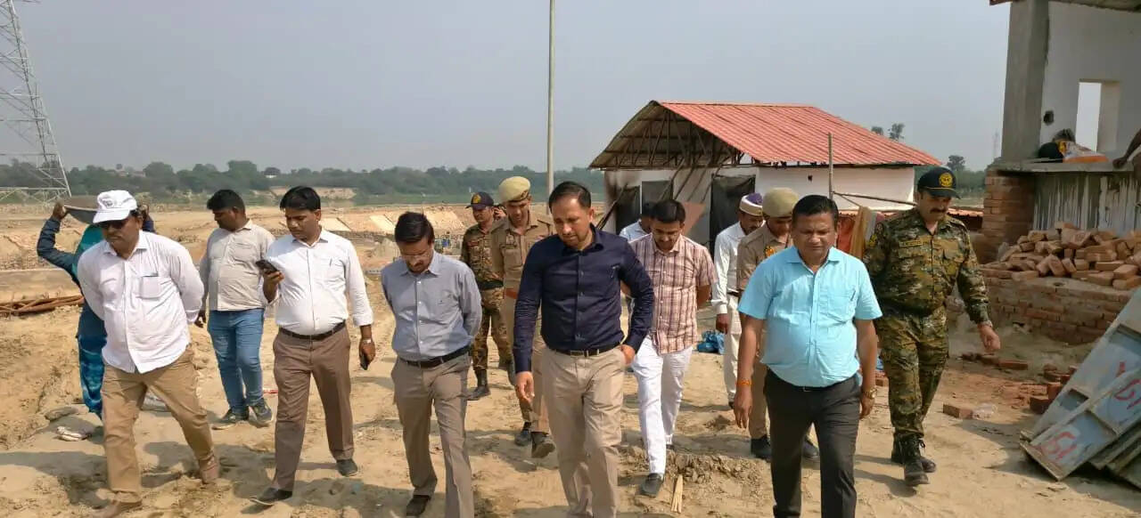 नगर आयुक्त ने किया स्थलीय निरीक्षण,शीघ्र कार्य पूर्ण करने के आदेश