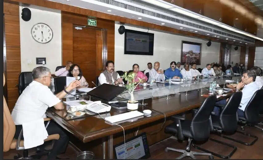 मेट्रो स्टेशनों के पास पार्किंग और ई-साइकिल सुविधा होगी विकसित