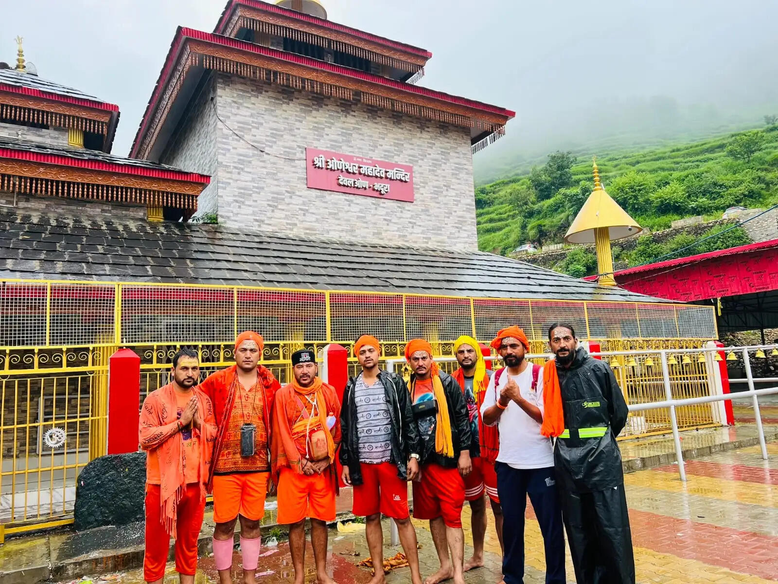 शिवशत्रि&nbsp;पर&nbsp;ओणेश्वर&nbsp;मंदिर&nbsp;में&nbsp;किया&nbsp;जलाभेिषेक