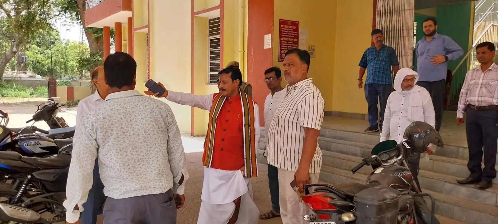 सम्पूर्णानन्द संस्कृत विश्वविद्यालय में परीक्षा तैयारियों का कुलपति ने लिया जायजा