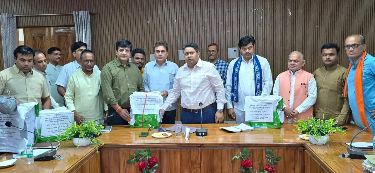 झांसी : चारों विधानसभाओं की अंतिम मतदाता सूची में 14.24 लाख मतदाता दर्ज