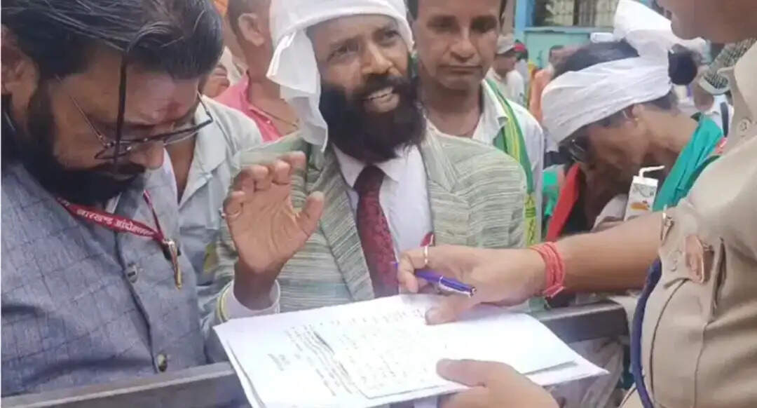 मुख्यमंत्री आवास घेरने निकले झारखंड आंदोलनकारियों को पुलिस ने रोका