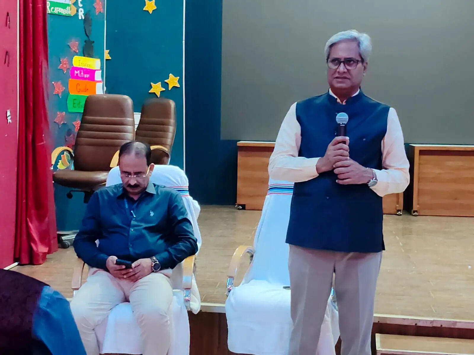 बीएयू में मंत्री सुदिव्य कुमार सोनू के निधन पर शोकसभा