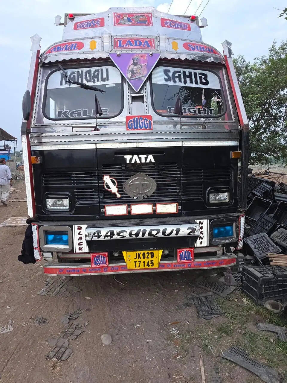 लखनपुर में गोवंश तस्करी प्रयास विफल, 15 गोवंश मुक्त, ट्रक चालक गिरफ्तार