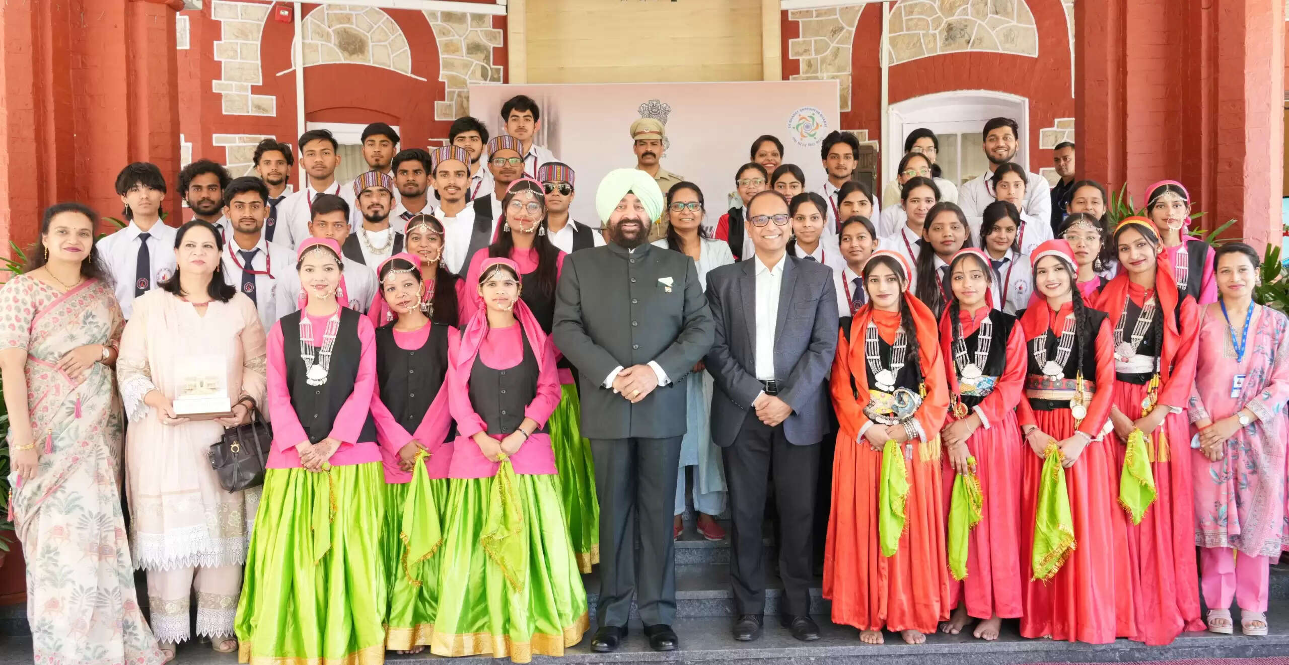 लोक भवन में मनाया गया हिमाचल प्रदेश का स्थापना दिवस