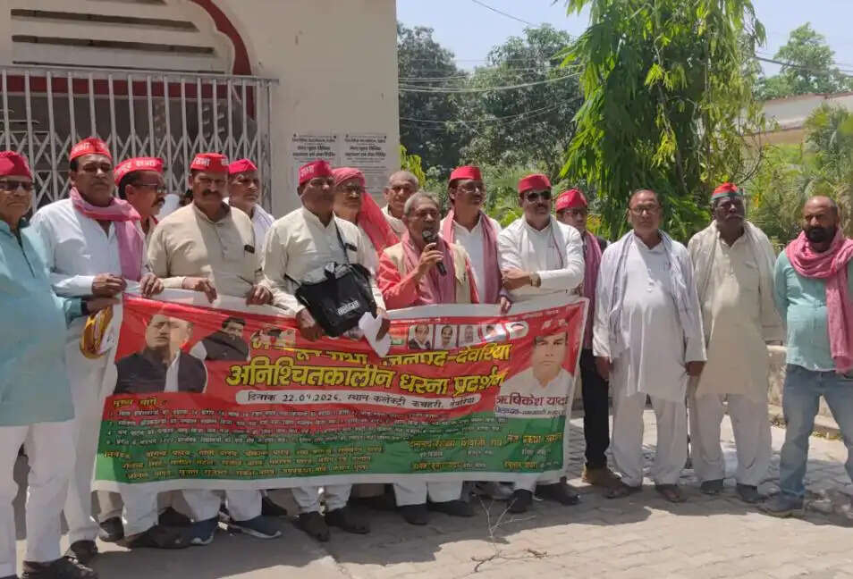 नोएडा प्रकरण पर समाजवादी मजदूर सभा ने प्रदर्शन कर सौंपा ज्ञापन