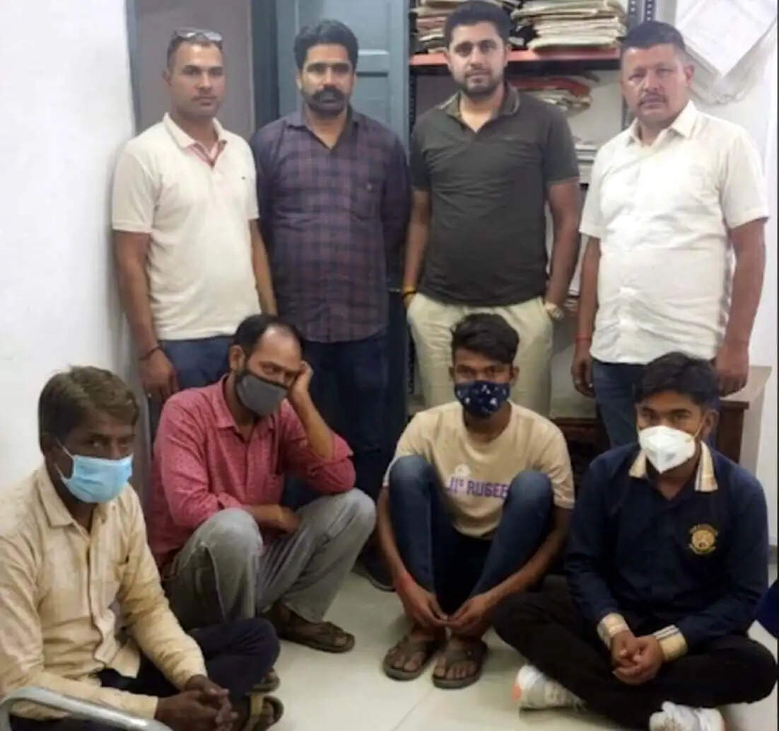 हिसार : ऑनलाइन ठगी करने वाले चार आरोपी मध्यप्रदेश से गिरफ्तार, 20 हजार बरामद