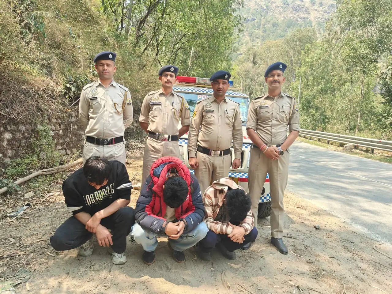 नेशनल हाइवे पर कार से चिट्टा बरामद, तीन युवक गिरफ्तार