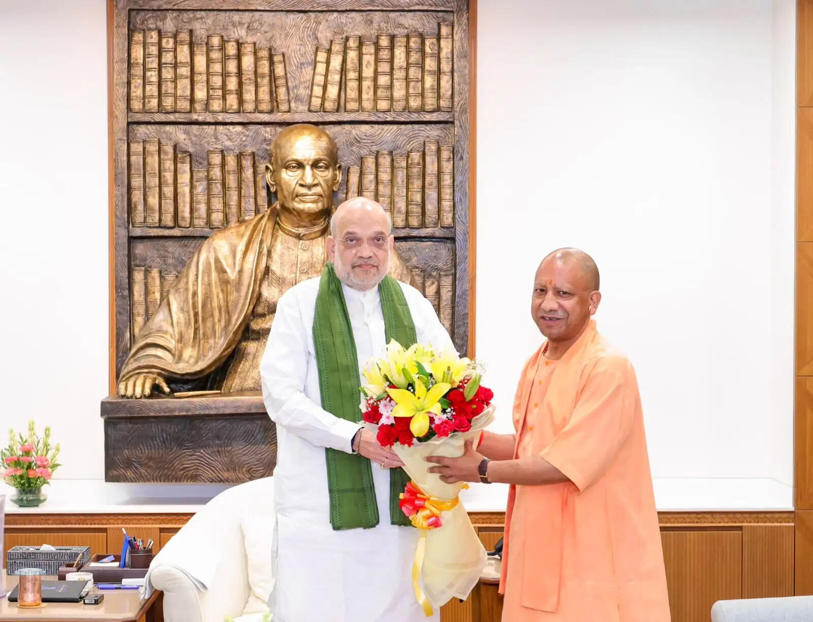 योगी आदित्यनाथ ने की गृह मंत्री अमित शाह से शिष्टाचार भेंट