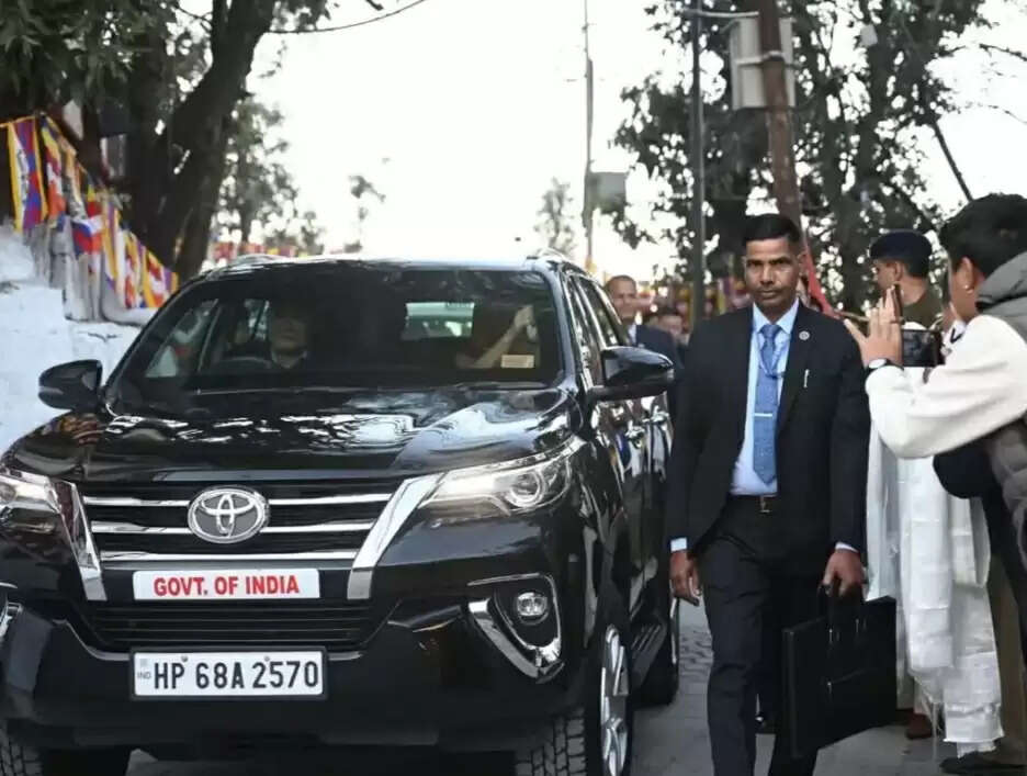 धर्मगुरु दलाई लामा शीत प्रवास पर कर्नाटक के लिए रवाना