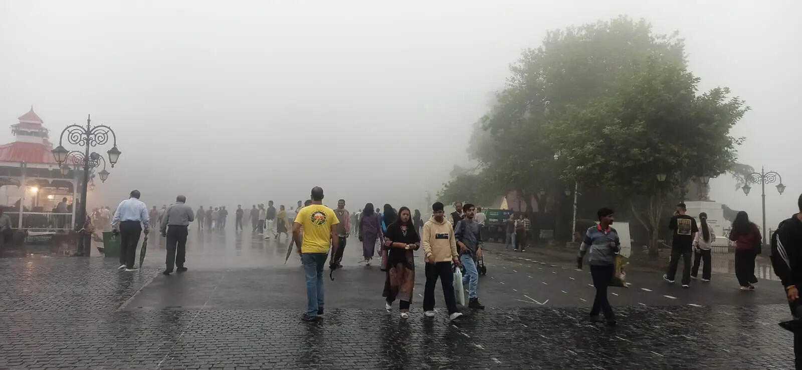 हिमाचल में भारी बारिश से जनजीवन प्रभावित, 149 सड़कें अवरुद्ध