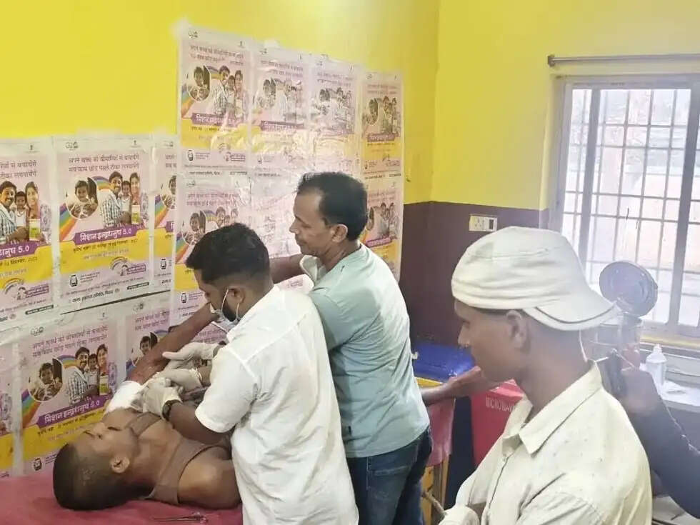 स्मैक पीने से मना करने पर युवक को मारी गोली, हाथ में फंसी गोली से घायल