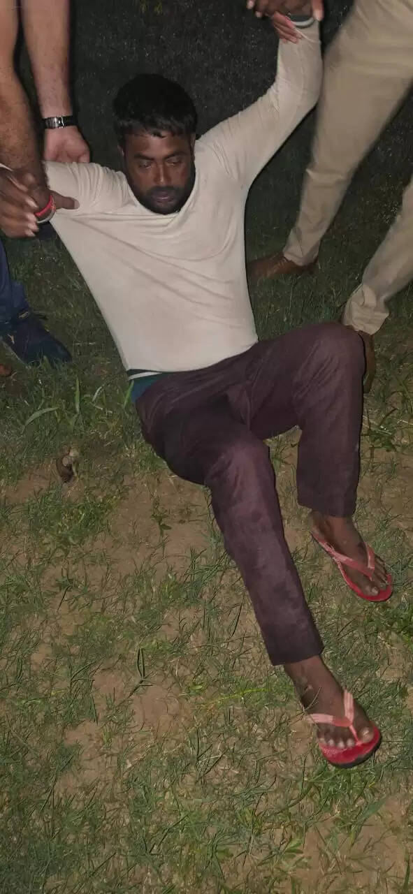 गाजियाबाद: अलग-अलग मुठभेड़ों में छह अपराधी गिरफ्तार, चार पुलिस की गोली से घायल