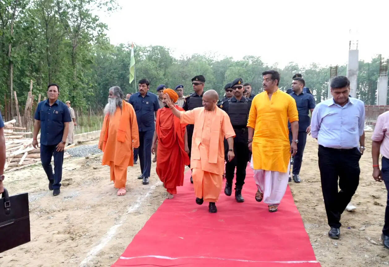 पिछ्ली सरकारों में ताल-पोखरों पर होता था कब्जा, हम कर रहे संरक्षण : सीएम योगी