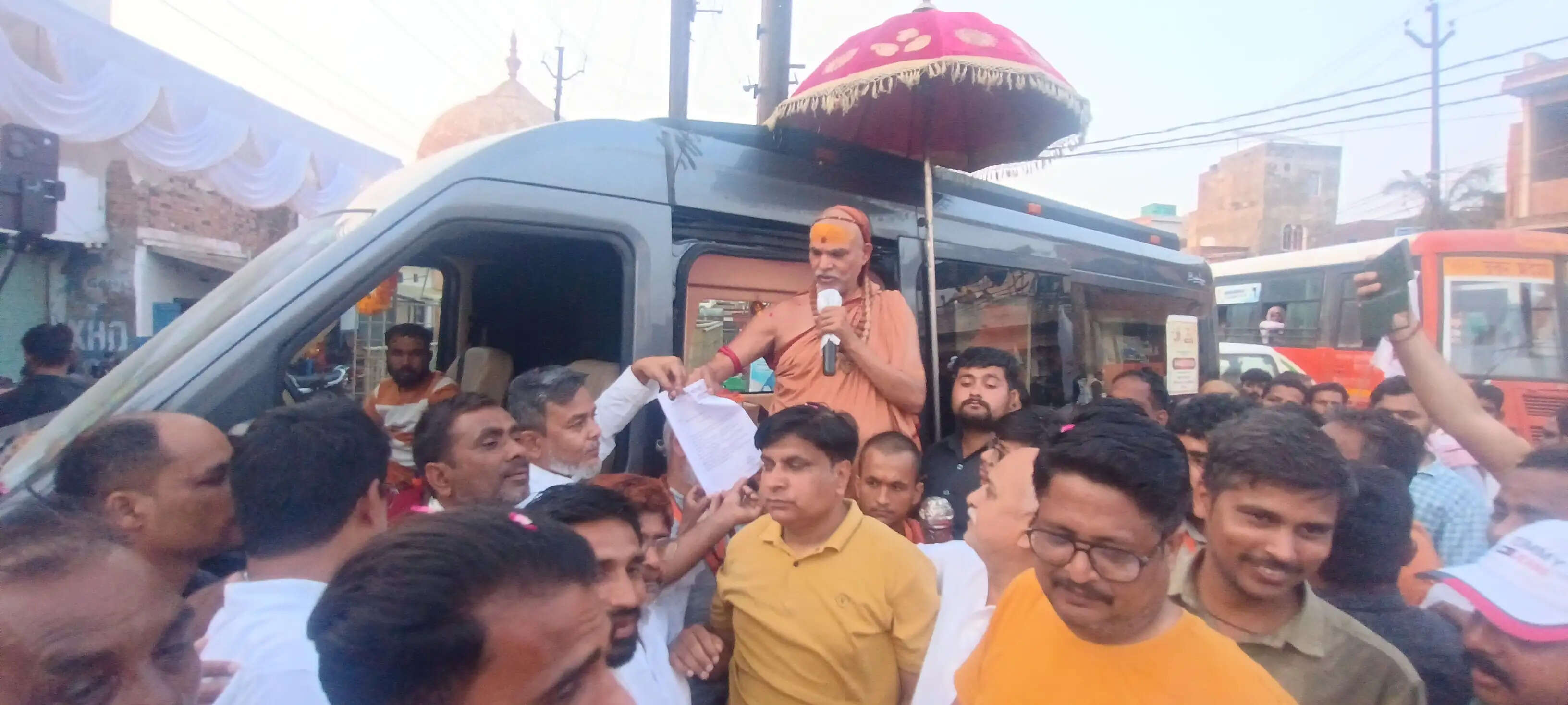 गौ माता की रक्षा के लिए वोट करें, सड़क-बिजली के लिए नहीं : अविमुक्तेश्वरानंद