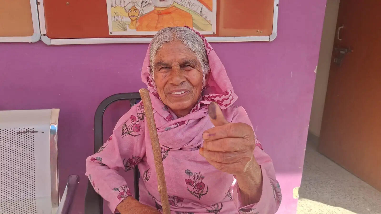 पंचायत चुनावों में मतदाताओं में खासा जोश