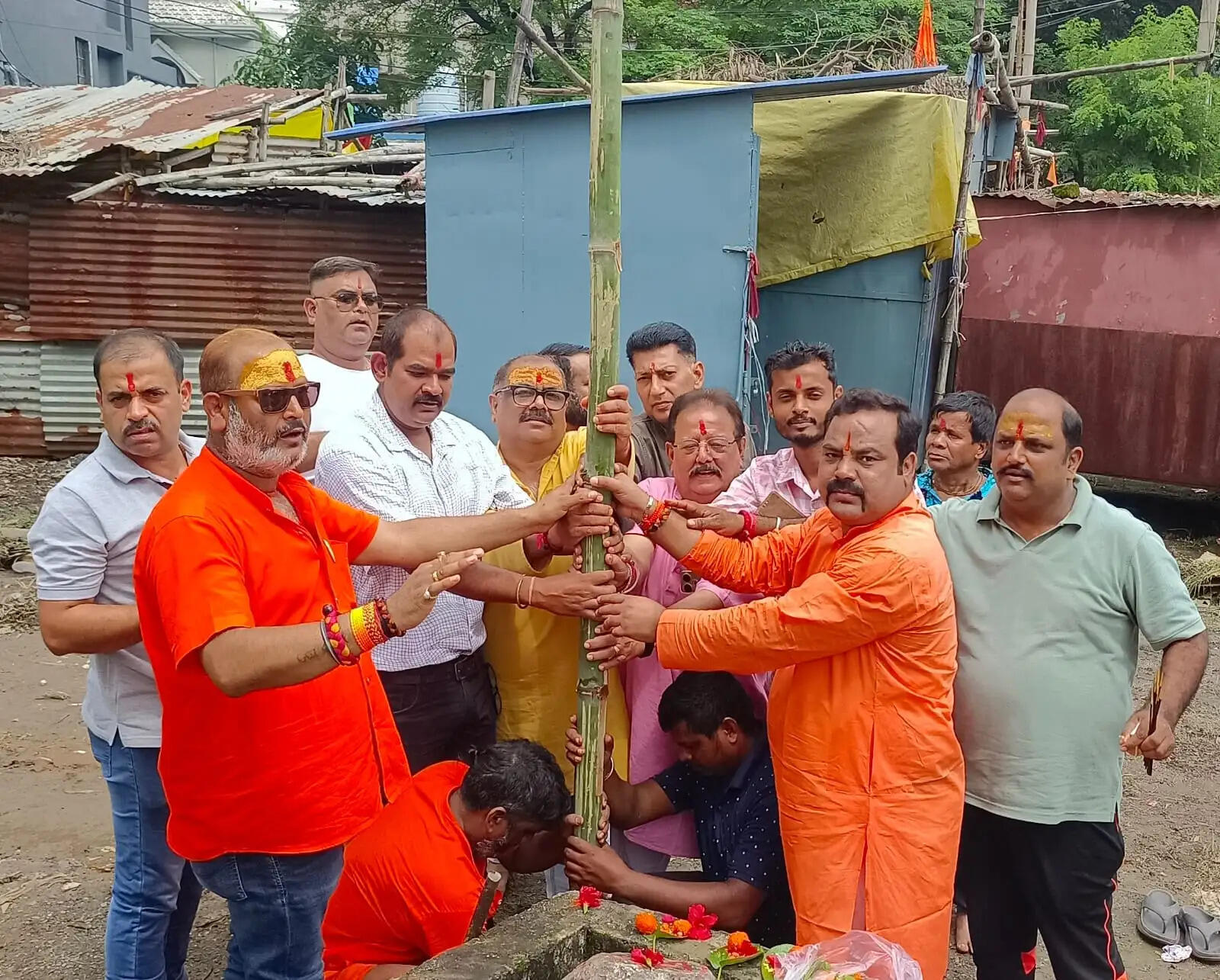 स्वर्ण जयंती क्लब दुर्गा पूजा समिति ने किया भूमि पूजन