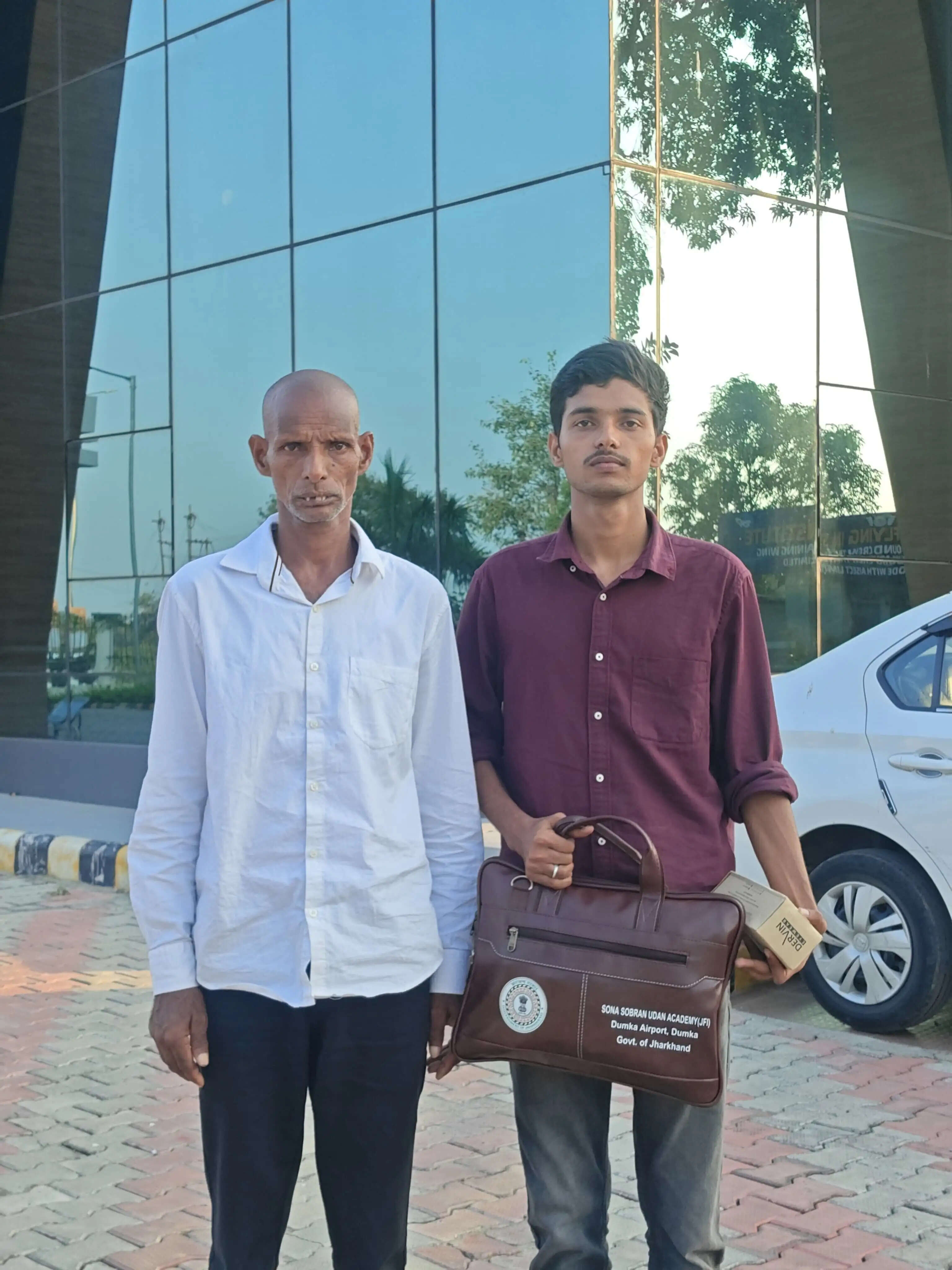 सारठ के आलोक का काॅमर्शियल पायलट प्रशिक्षण के लिए चयन