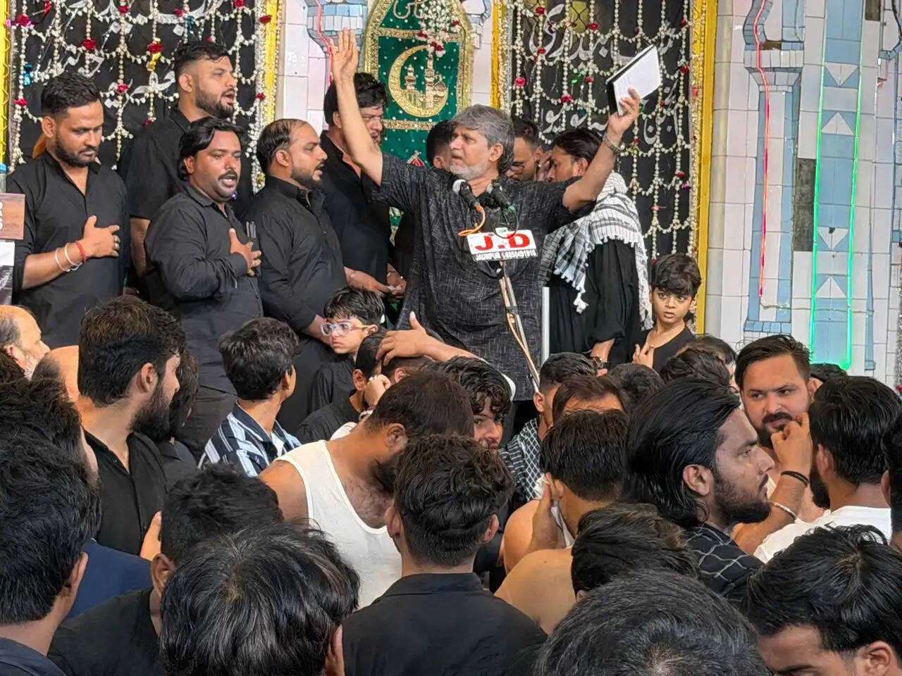 जौनपुर गंगा-जमुनी तहज़ीब की मिसाल बनी अंजुमन जाफ़रिया की कदीम शब्बेदारी