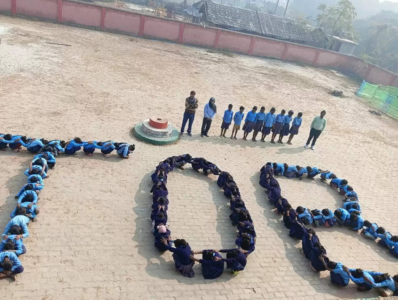 टीचर्स ऑफ बिहार के सातवें स्थापना दिवस पर मानव श्रृंखला बनाकर छात्रों ने शिक्षकों के प्रति जताया प्रेम