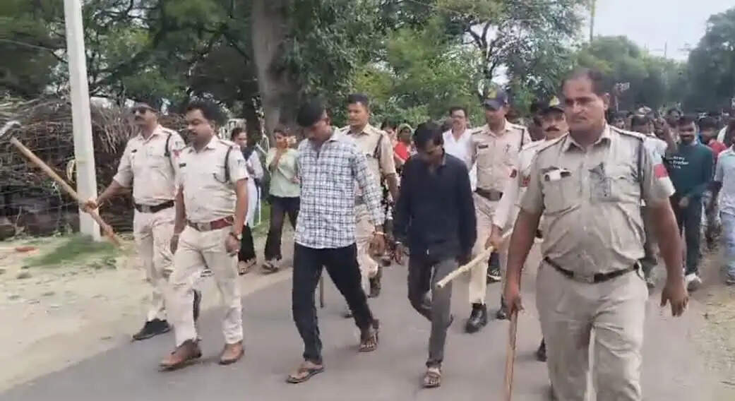 मंदसौरः पुराने जमीन विवाद में हत्या के आरोपियों का गांव में निकाला जुलूस,