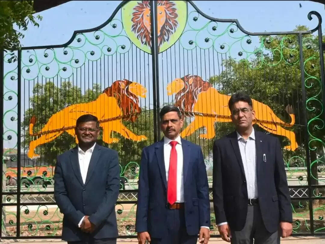 निर्माणाधीन मां विंध्यवासिनी जैव विविधता पार्क का मण्डलायुक्त ने किया निरीक्षण, कार्यों की प्रगति पर जताई संतुष्टि