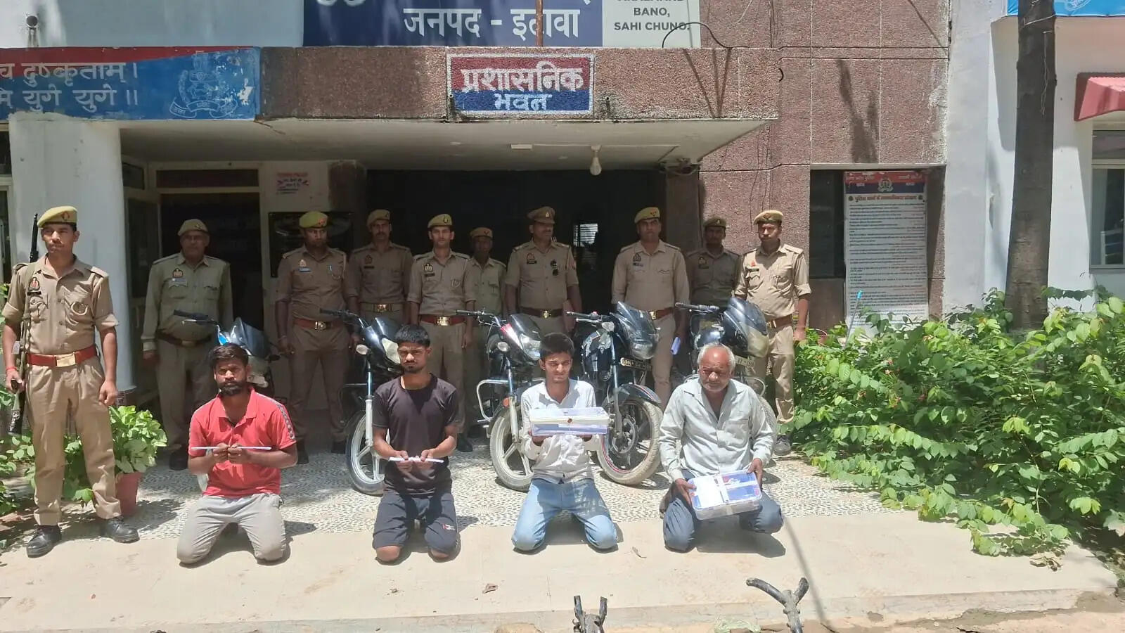 अन्तरजनपदीय वाहन चोर गिरोह के चार बदमाश गिरफ्तार