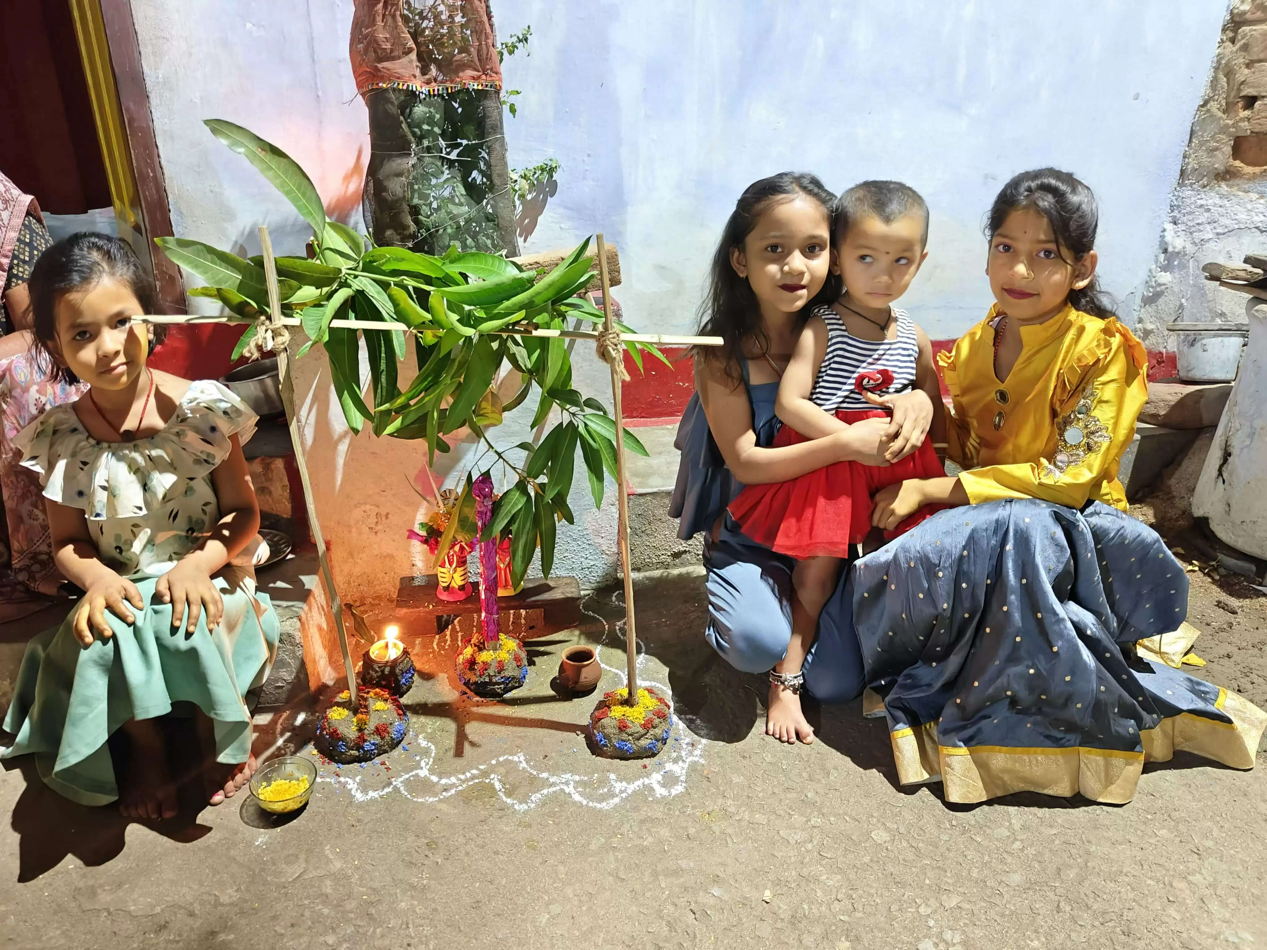 अक्षय तृतीया : मंडप सजाकर हुई गुड्डे-गुड़ियों की शादी, बच्चों में दिखा उत्साह