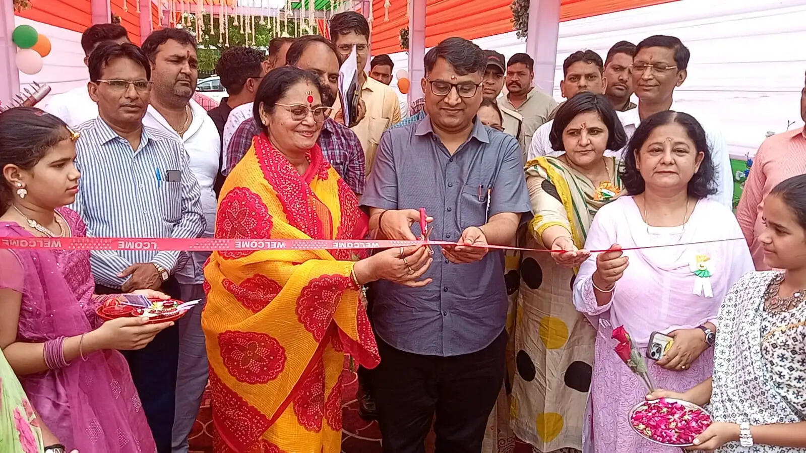 देशभक्ति के रंग में रंगा ग्रामीण हाट, स्थानीय उत्पादों और लोक संस्कृति ने बढ़ाई मेले की रौनक