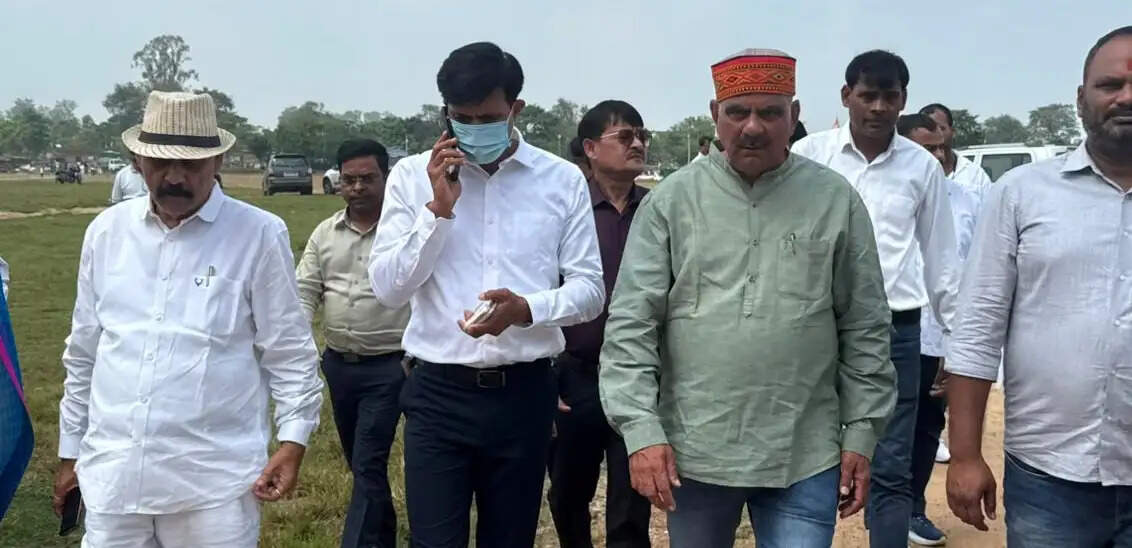 शालीमार मैदान में रावण दहन की तैयारियों का नगर निगम के अधिकारियों ने लिया जायजा