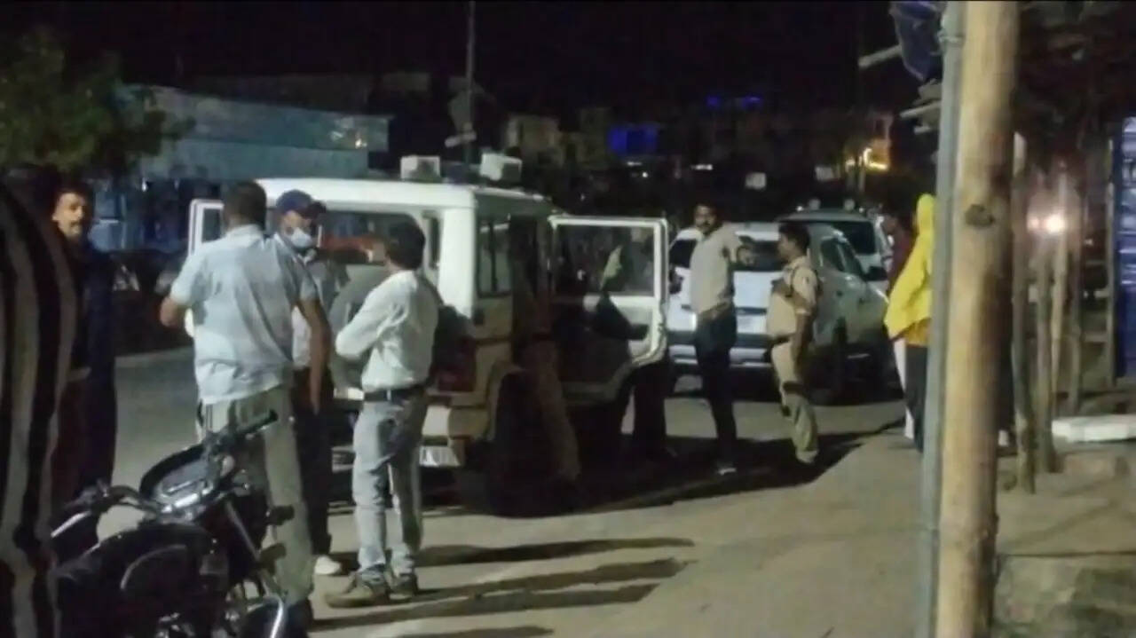 अंबिकापुर : सद्भावना चौक हत्याकांड, आरोपित को लेकर घटनास्थल पहुंची पुलिस, आधी रात क्राइम सीन रीक्रिएशन