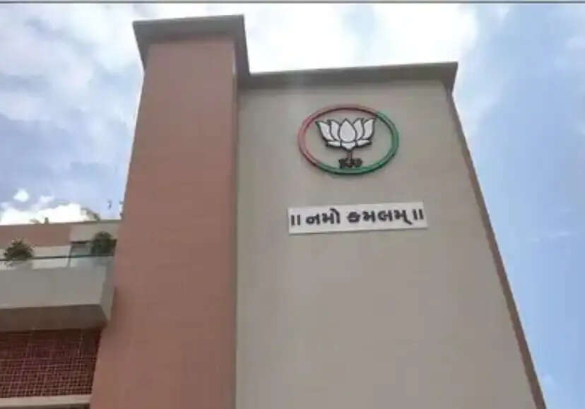 प्रधानमंत्री मोदी ने नवसारी में किया ‘नमो कमलम’ कार्यालय का उद्घाटन