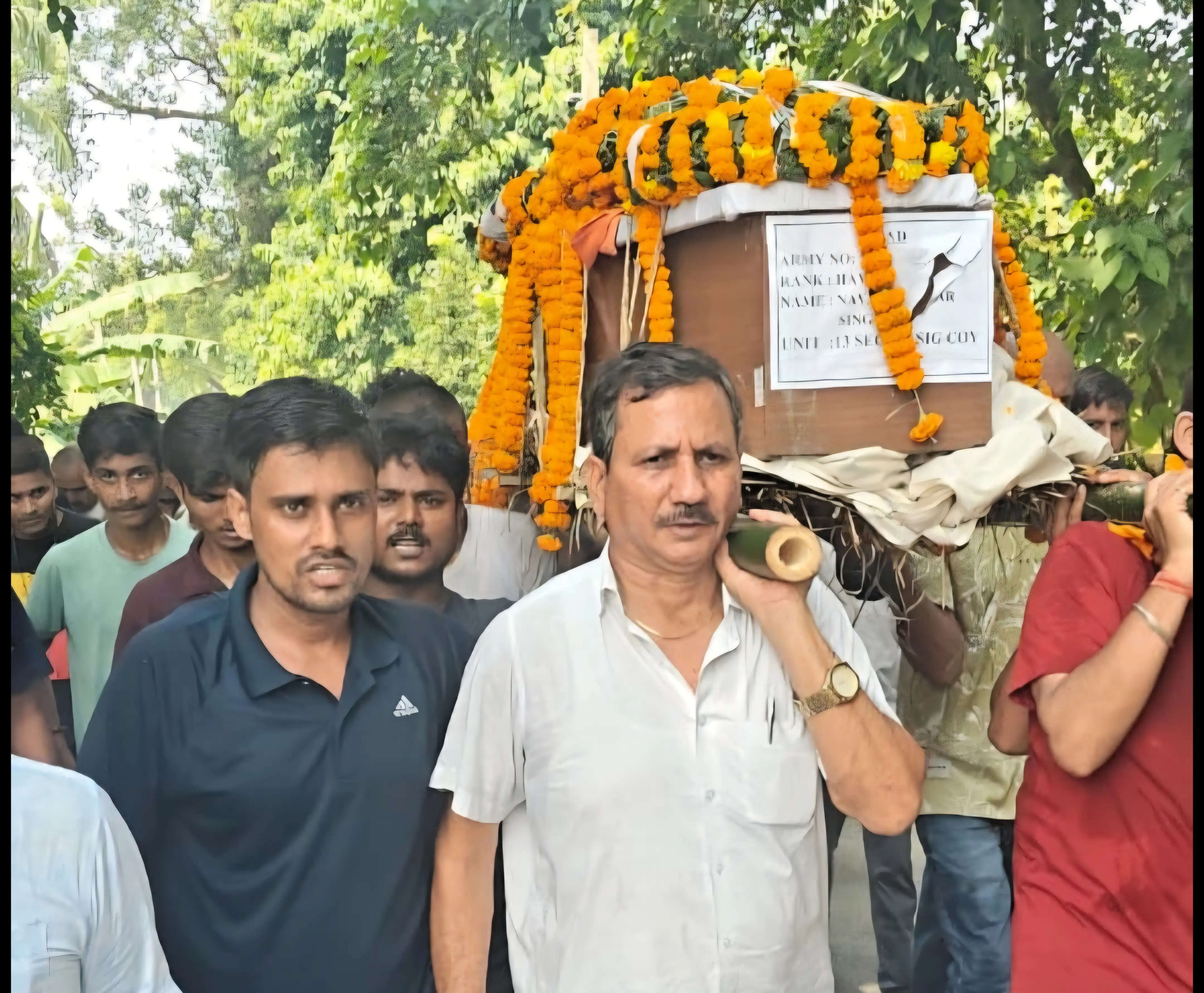 सोनपुर में सैन्य सम्मान के साथ हुआ&nbsp;शहीद नवीन सिंह का अंतिम संस्कार