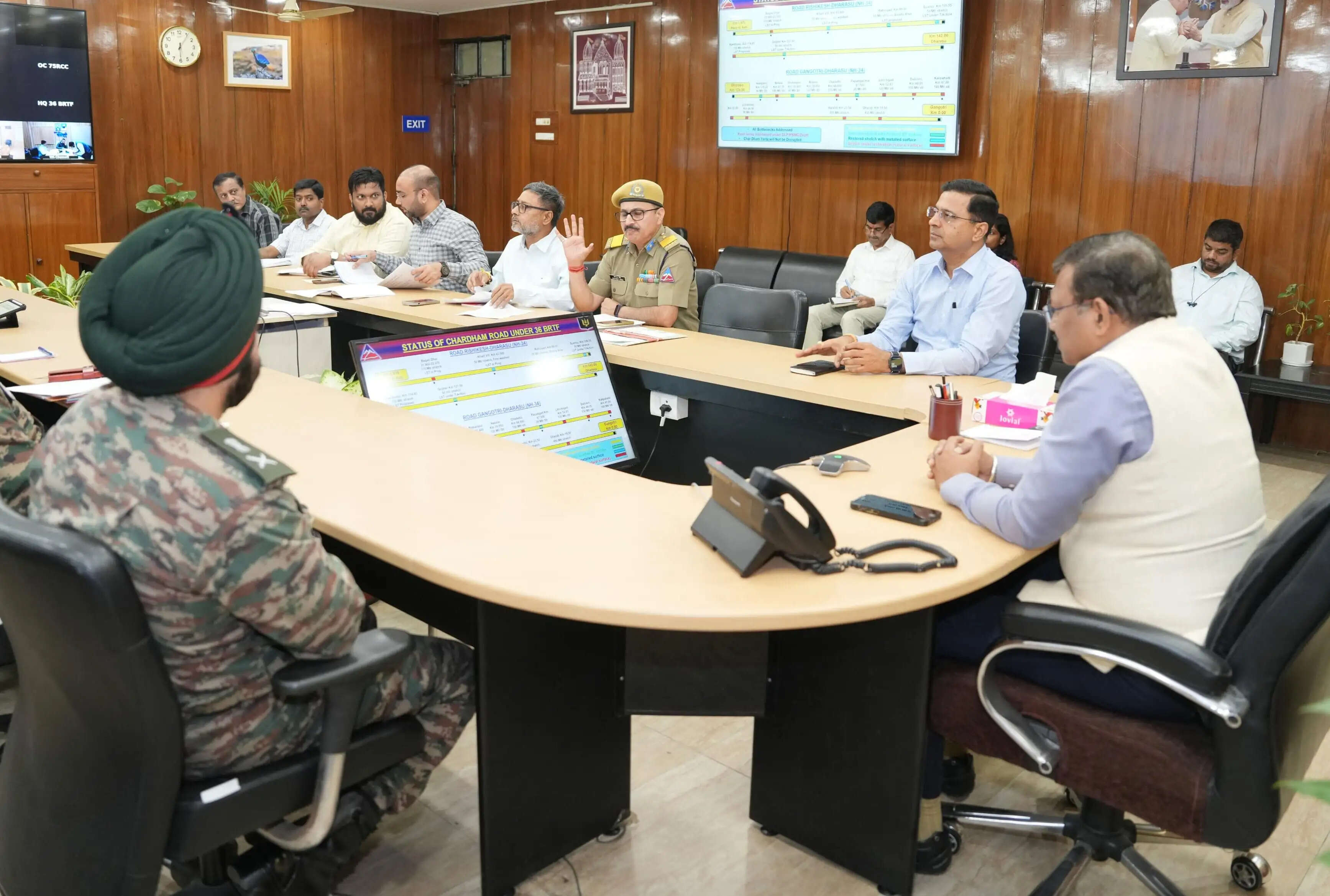 चारधाम यात्रा मार्गों पर मानसून से पहले करें भूस्खलन का ट्रीटमेंट: मुख्य सचिव