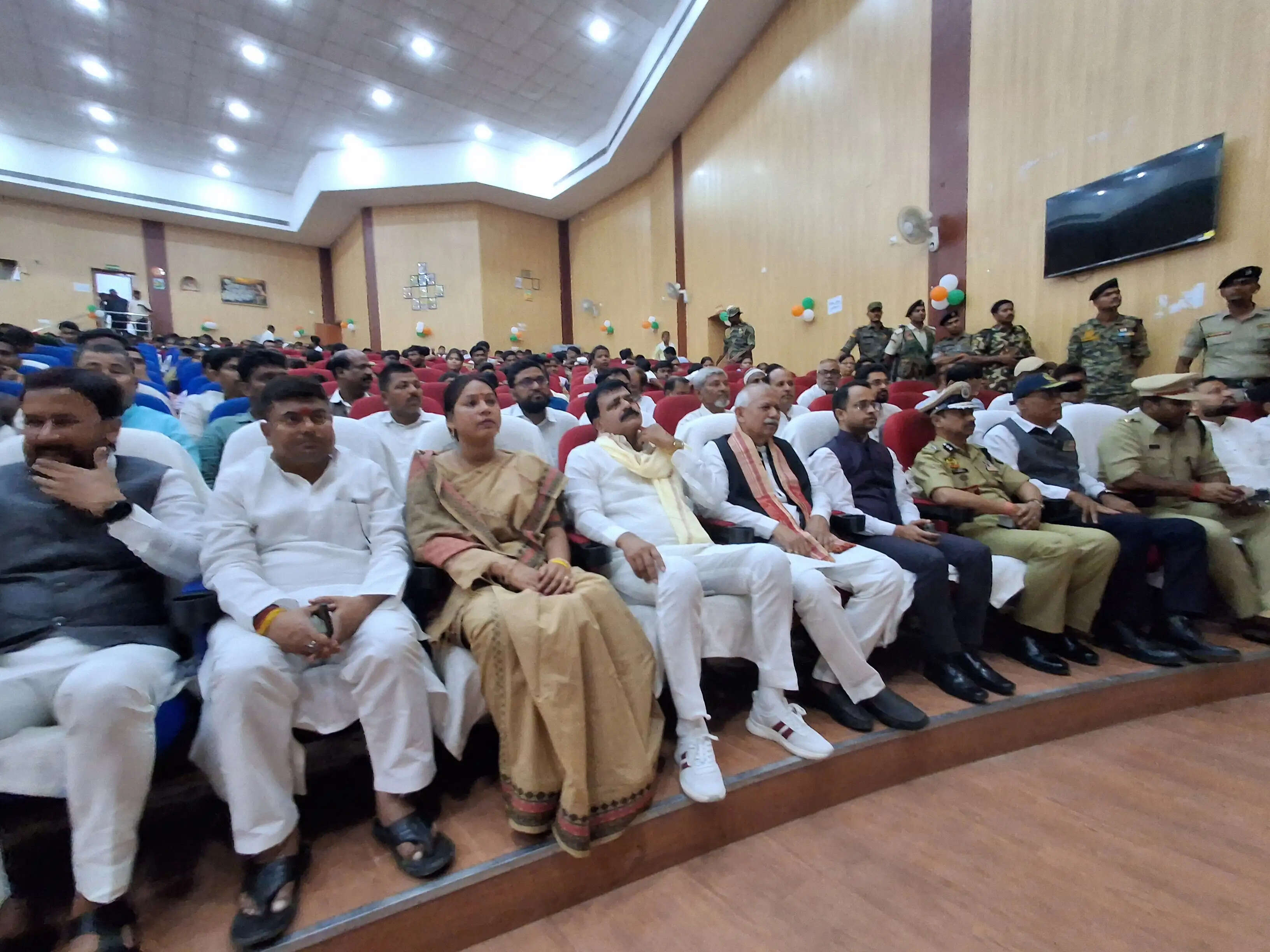 ऑपरेशन सिंदूर के वीर चक्र से सम्मानित सब-इंस्पेक्टर मोहम्मद इम्तियाज को छपरा में दी गई श्रद्धांजलि