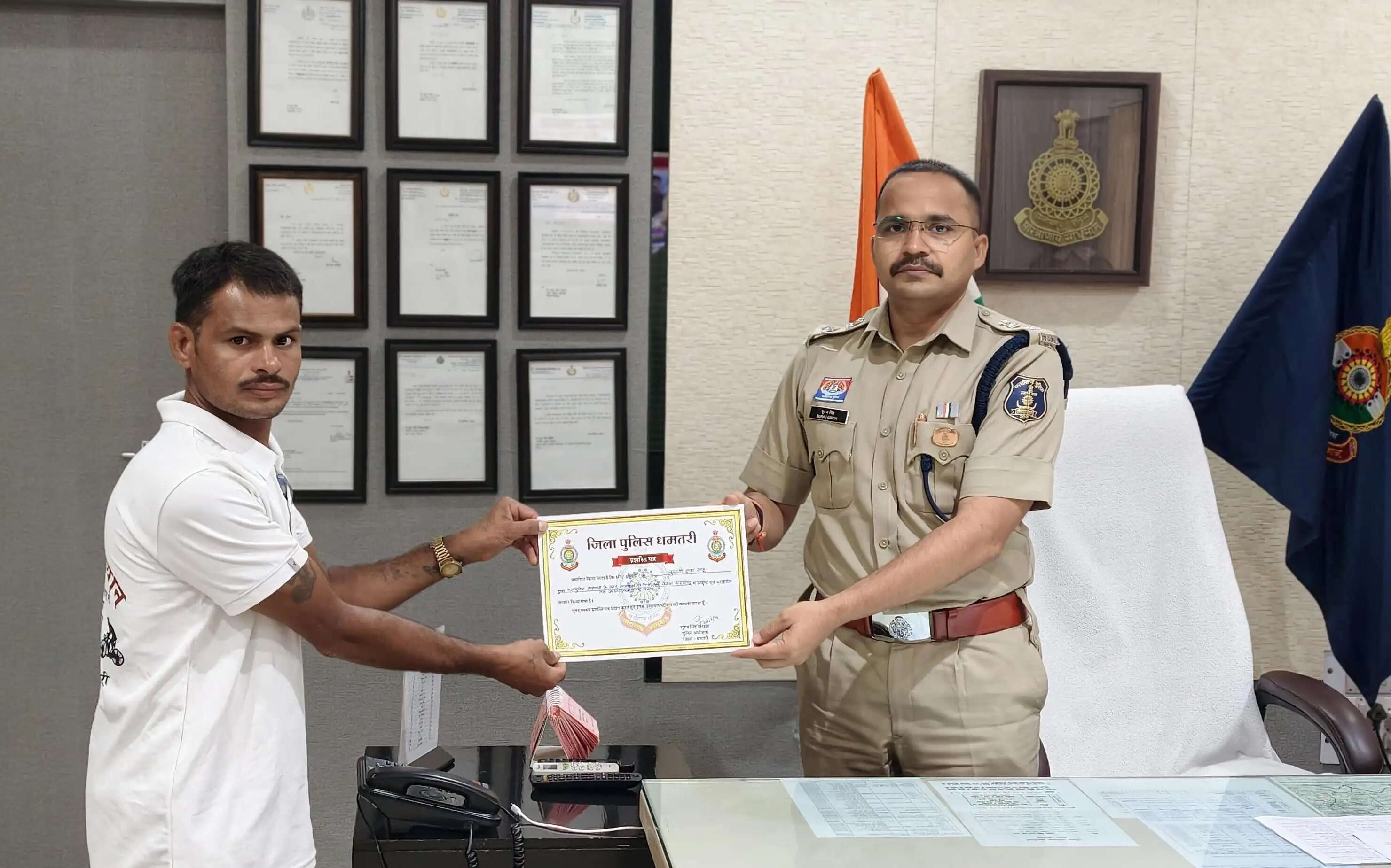 नशा मुक्ति का संदेश लेकर धमतरी से काठमांडू तक साइकिल यात्रा करने वाले तुलसी राम साहू का सम्मान