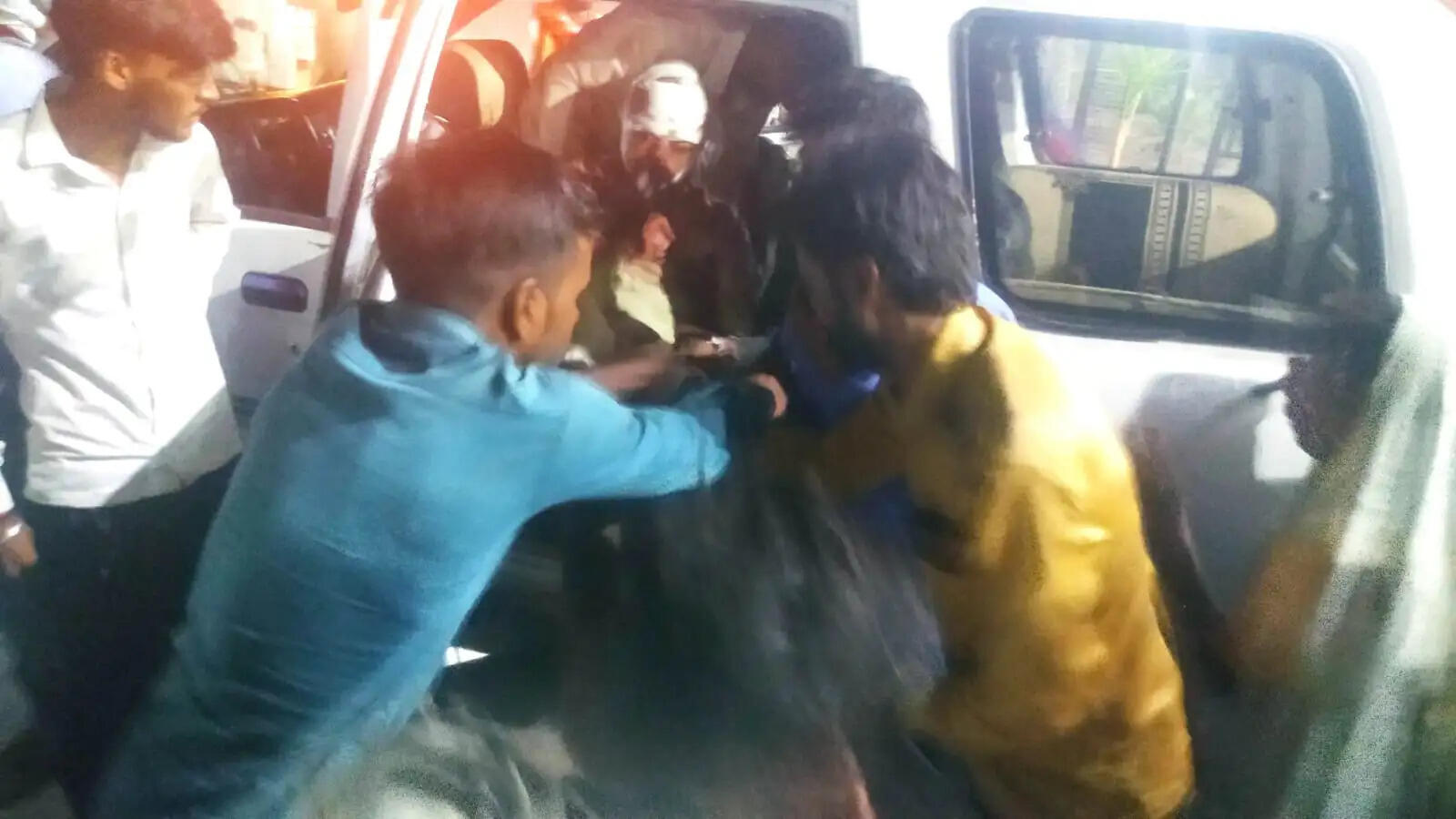 राजगढ़ःदो बाइकों की आमने-सामने भिड़ंत, पति-पत्नी सहित छह घायल