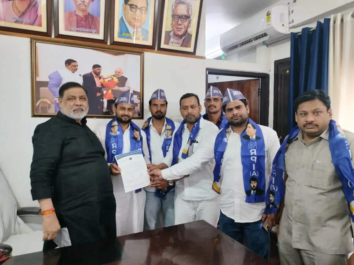 आरपीआई (अठावले) के प्रदेश अध्यक्ष पवन भाई गुप्ता की अगुवाई में कई दलों से आए कार्यकर्ता पार्टी में शामिल
