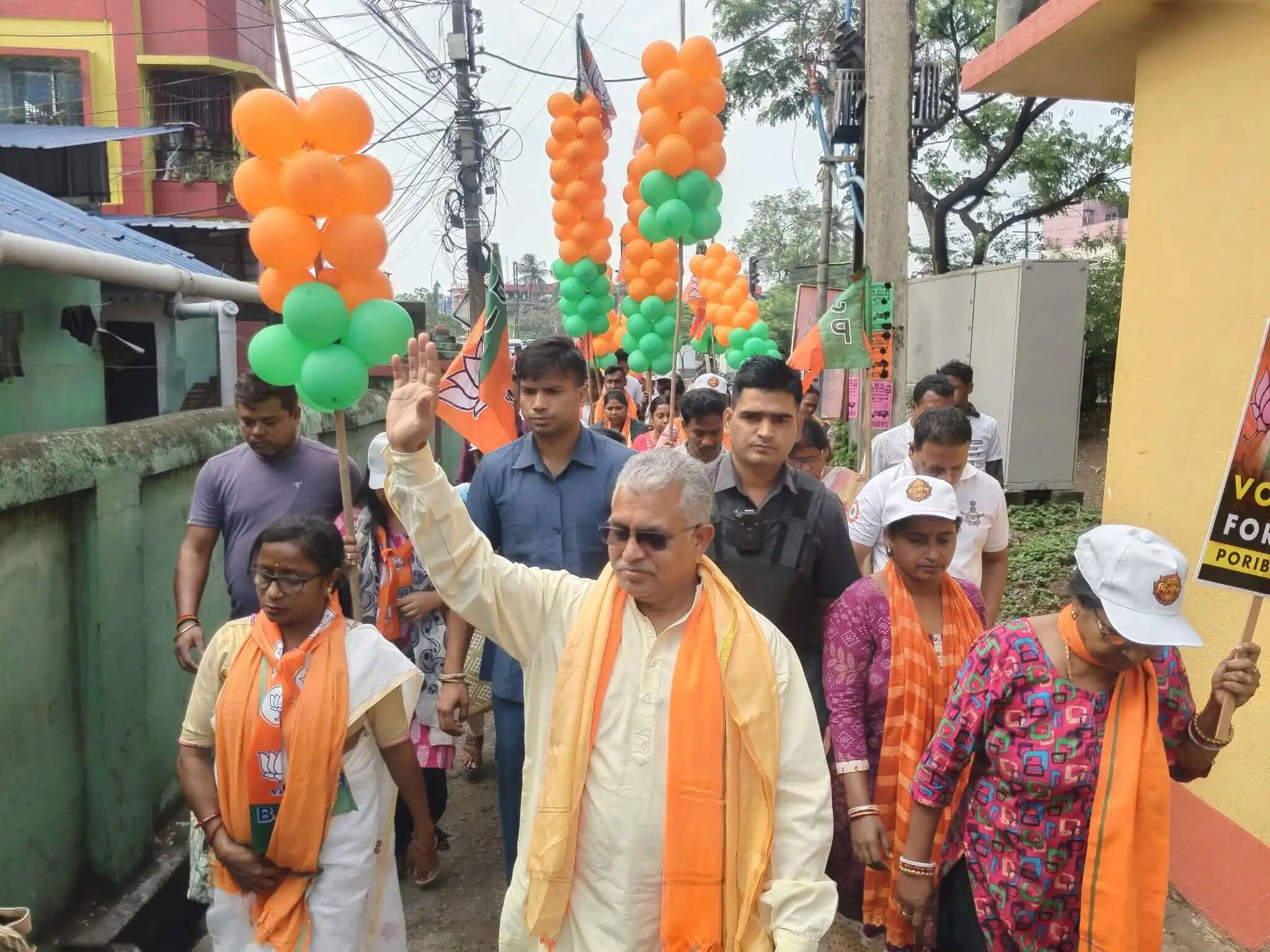 दिलीप घोष का जनसंपर्क अभियान तेज, शाह की सभा पर नजर