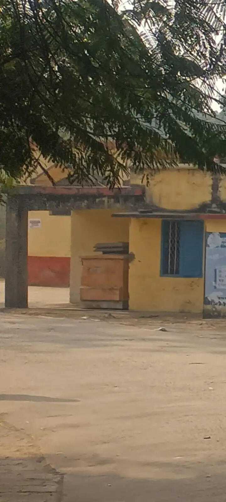 नियम को ताक पर रख चुपके से कर्मियों ने बिक्री की सरकारी जनरेटर।